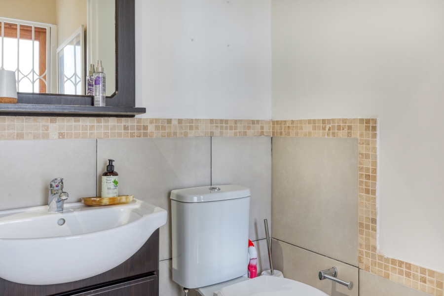 To Let 2 Bedroom Property for Rent in Green Point Western Cape